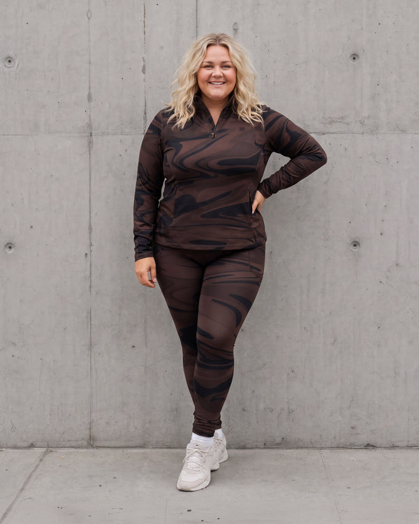 Model 5'5" | Size XL