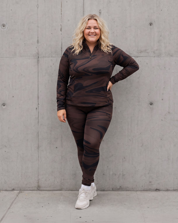 Model 5'5" | Size XL