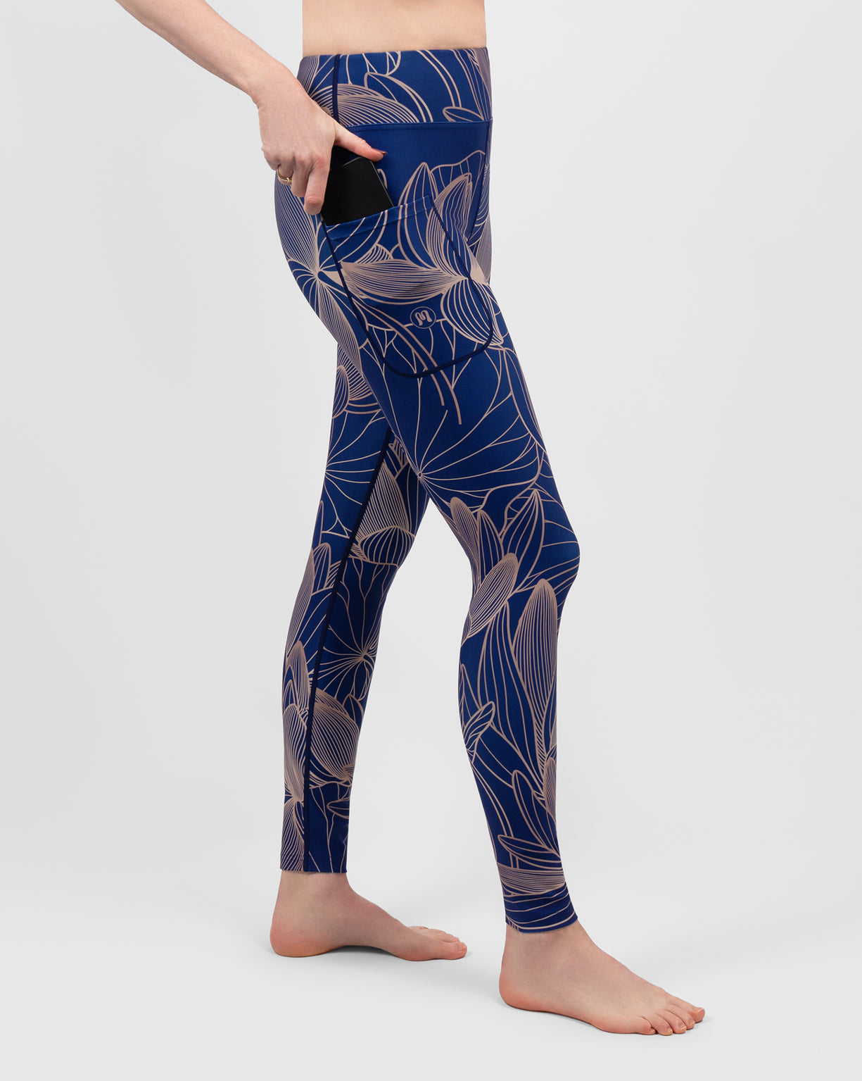 Model 5'9" | Size XS
