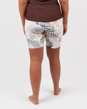 Model 5'5" | Size M