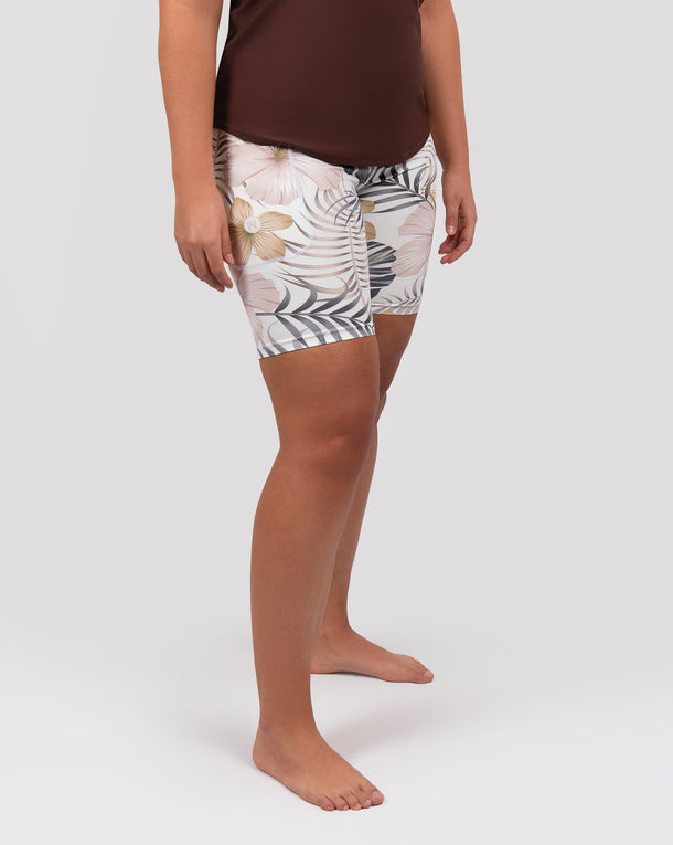 Model 5'5" | Size M