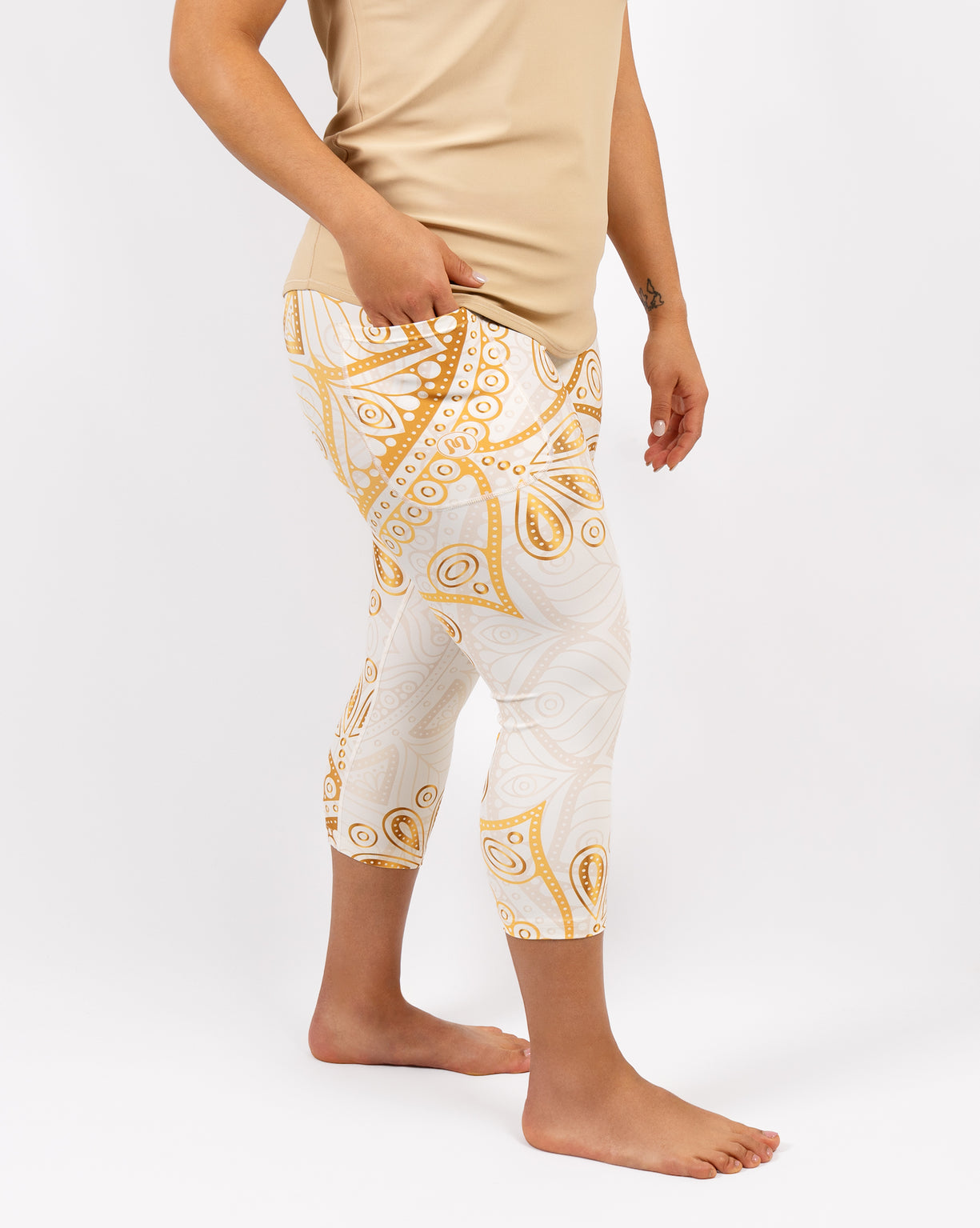 Signature White Mandala Capri