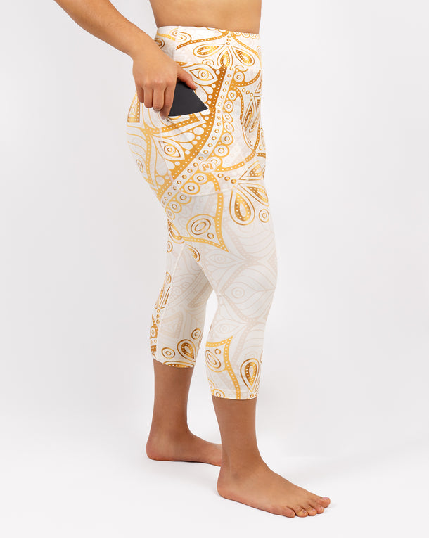 Signature White Mandala Capri